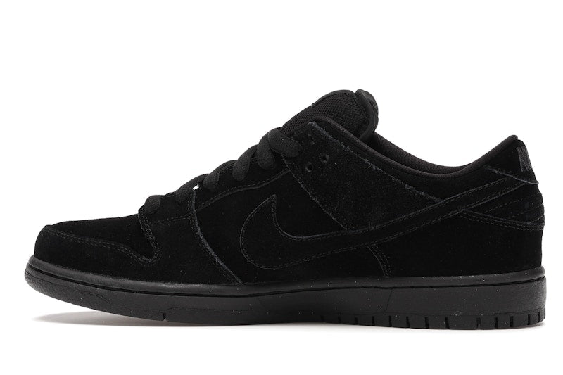 Nike SB Dunk Low Blackout