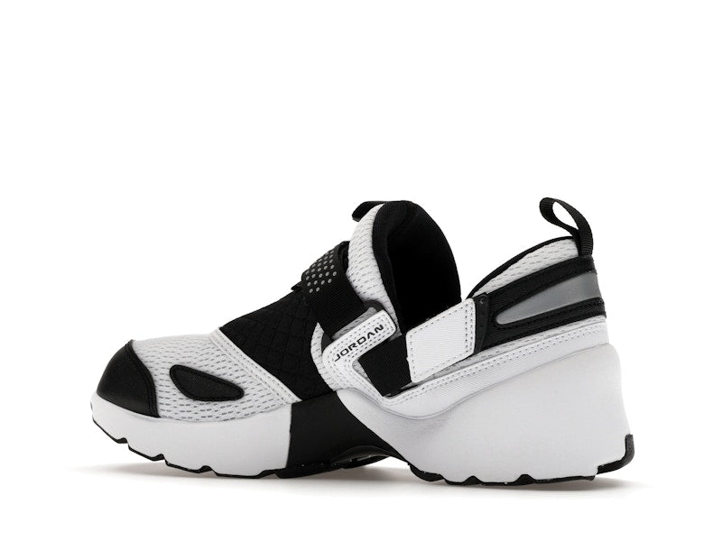 Jordan Trunner LX White Black (Women's)
