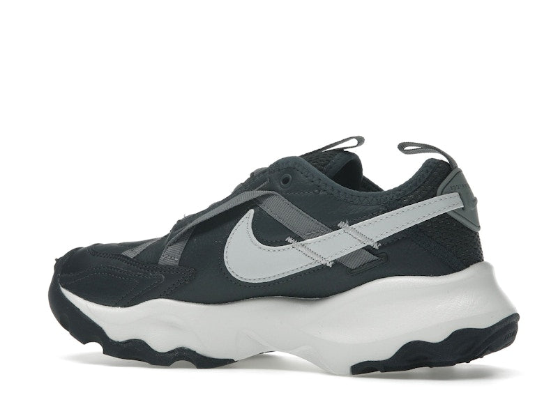 Nike TC 7900 Anthracite Platinum Tint Smoke Grey Metallic Platinum (Women's)