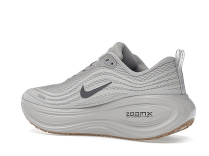 Nike Vomero Plus College Grey Light Iron Ore Gum