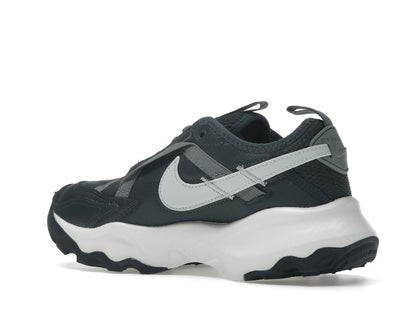 Nike TC 7900 Anthracite Platinum Tint Smoke Grey Metallic Platinum (Women's)