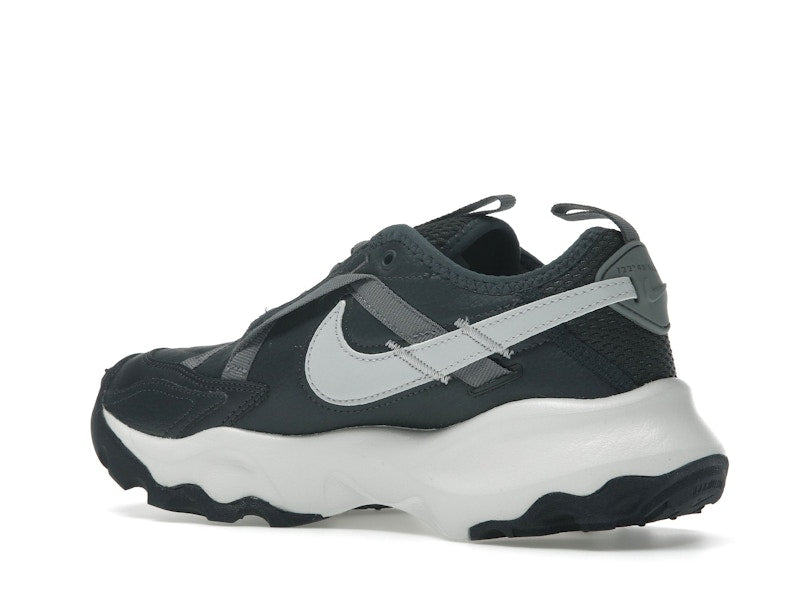 Nike TC 7900 Anthracite Platinum Tint Smoke Grey Metallic Platinum (Women's)