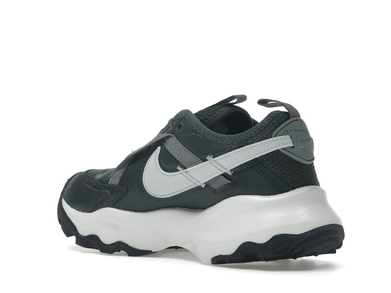 Nike TC 7900 Anthracite Platinum Tint Smoke Grey Metallic Platinum (Women's)