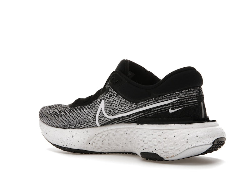 Nike ZoomX Invincible Run Flyknit Oreo