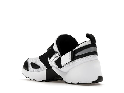 Jordan Trunner LX White Black (Women's)