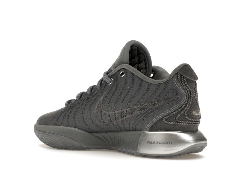 Nike LeBron 21 Resilient