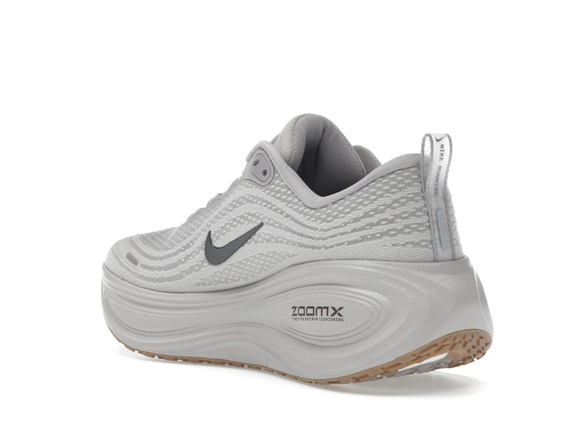 Nike Vomero Plus College Grey Light Iron Ore Gum