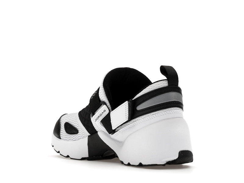 Jordan Trunner LX White Black (Women's)