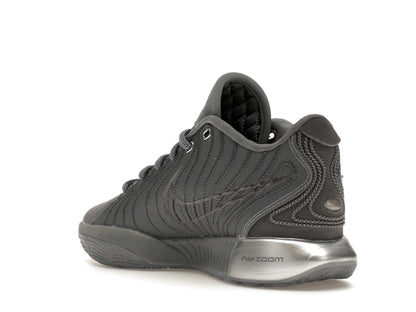 Nike LeBron 21 Resilient