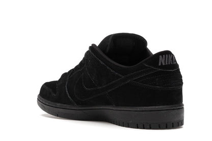 Nike SB Dunk Low Blackout