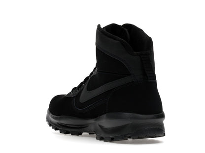 Nike Manoadome Triple Black