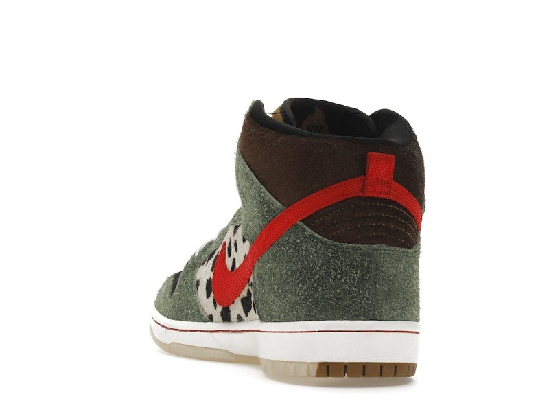 Nike SB Dunk High Dog Walker