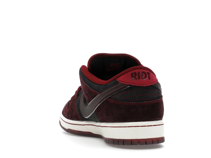 Nike SB Dunk Low Riot Skateshop