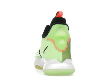Nike LeBron Witness 5 Grinch