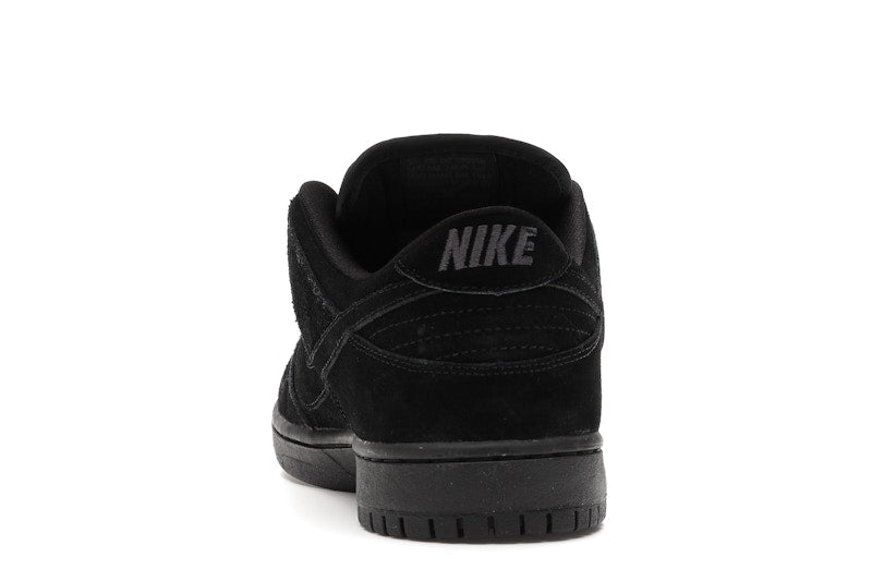 Nike SB Dunk Low Blackout