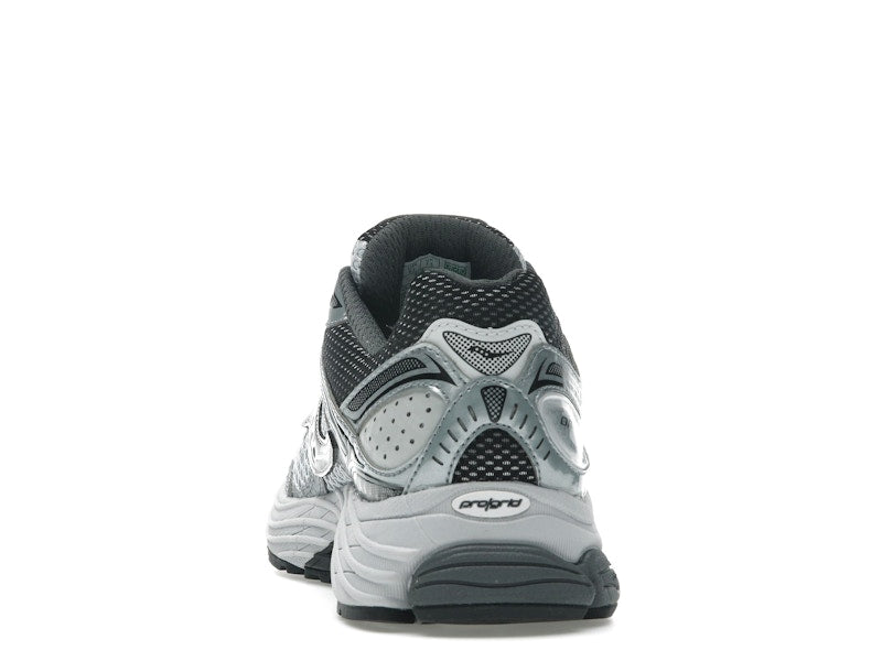 Saucony ProGrid Omni 9 Microchip