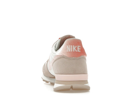 Nike Internationalist Summit White Light Madder Root (Women's)