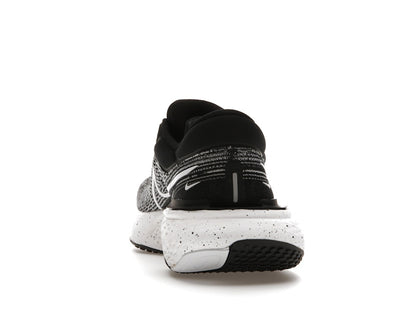 Nike ZoomX Invincible Run Flyknit Oreo