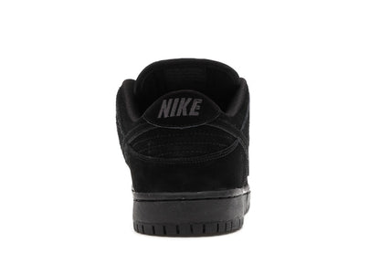 Nike SB Dunk Low Blackout