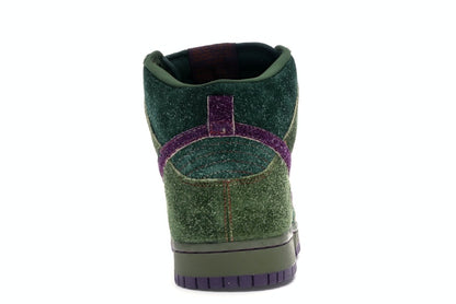 Nike SB Dunk High Skunk 420