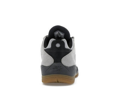 Nike SB Vertebrae Light Smoke Grey Dark Smoke Grey Black Dark Team Red