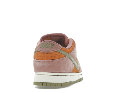 Nike SB Dunk Low Red Stardust