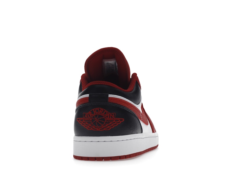Jordan 1 Low Bulls