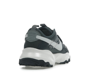 Nike TC 7900 Anthracite Platinum Tint Smoke Grey Metallic Platinum (Women's)