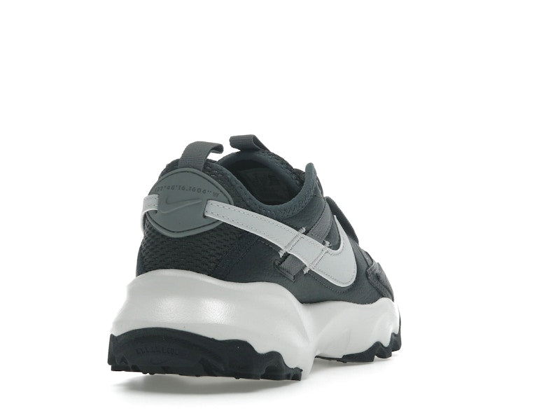 Nike TC 7900 Anthracite Platinum Tint Smoke Grey Metallic Platinum (Women's)