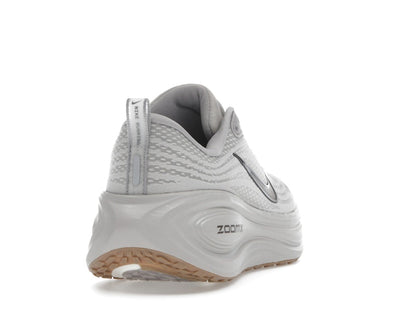 Nike Vomero Plus College Grey Light Iron Ore Gum