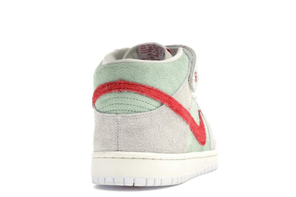 Nike SB Dunk Mid White Widow