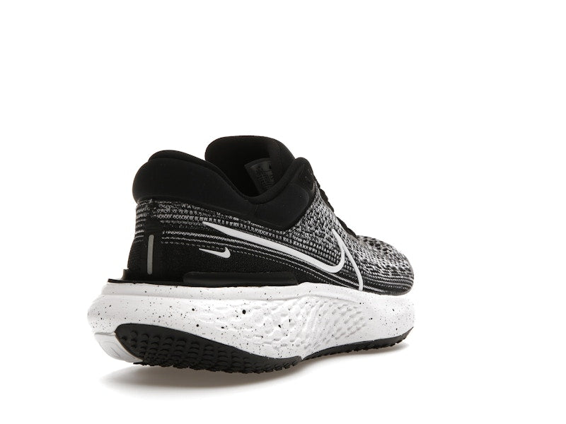 Nike ZoomX Invincible Run Flyknit Oreo