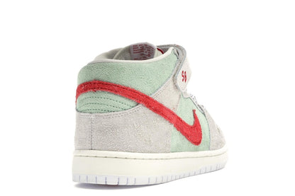Nike SB Dunk Mid White Widow