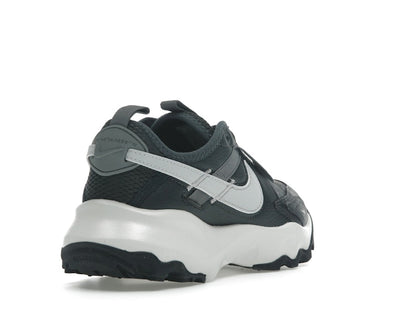 Nike TC 7900 Anthracite Platinum Tint Smoke Grey Metallic Platinum (Women's)