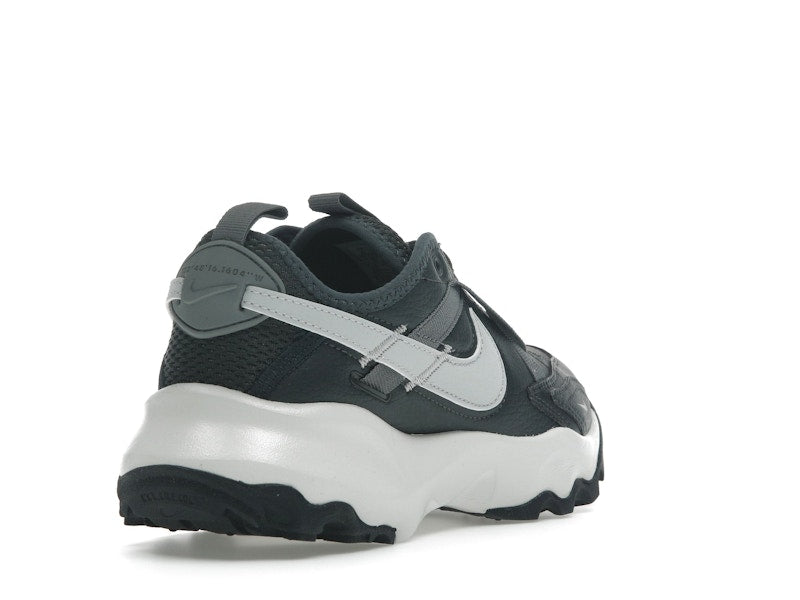 Nike TC 7900 Anthracite Platinum Tint Smoke Grey Metallic Platinum (Women's)