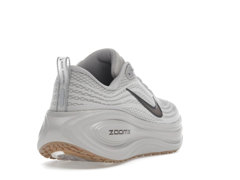 Nike Vomero Plus College Grey Light Iron Ore Gum