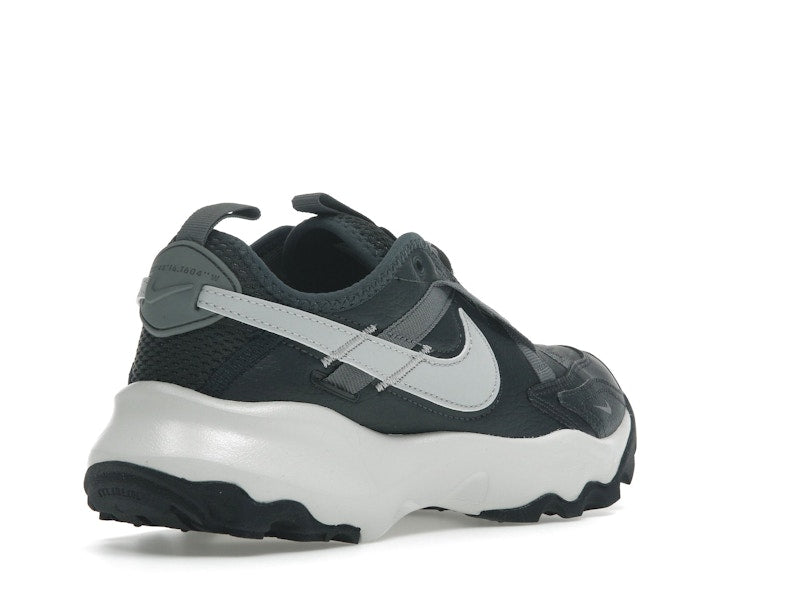 Nike TC 7900 Anthracite Platinum Tint Smoke Grey Metallic Platinum (Women's)