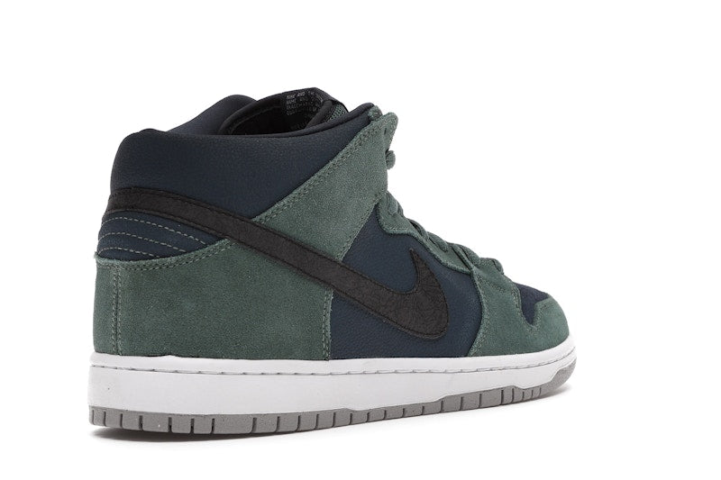 Nike SB Dunk Mid Nori