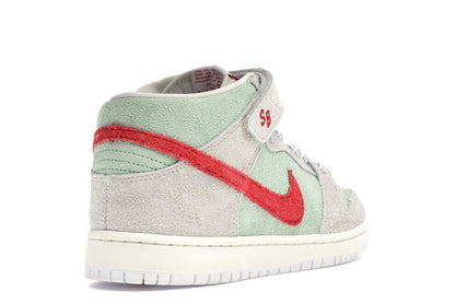 Nike SB Dunk Mid White Widow