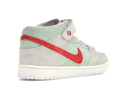 Nike SB Dunk Mid White Widow