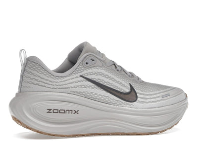 Nike Vomero Plus College Grey Light Iron Ore Gum