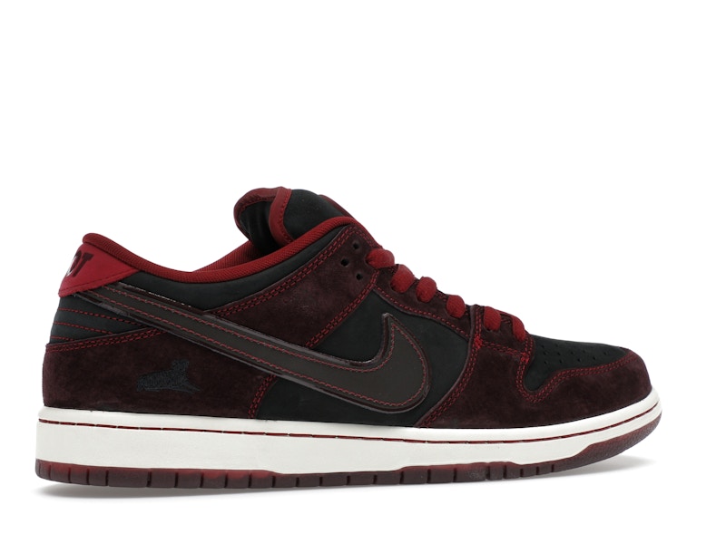 Nike SB Dunk Low Riot Skateshop