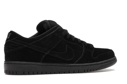 Nike SB Dunk Low Blackout