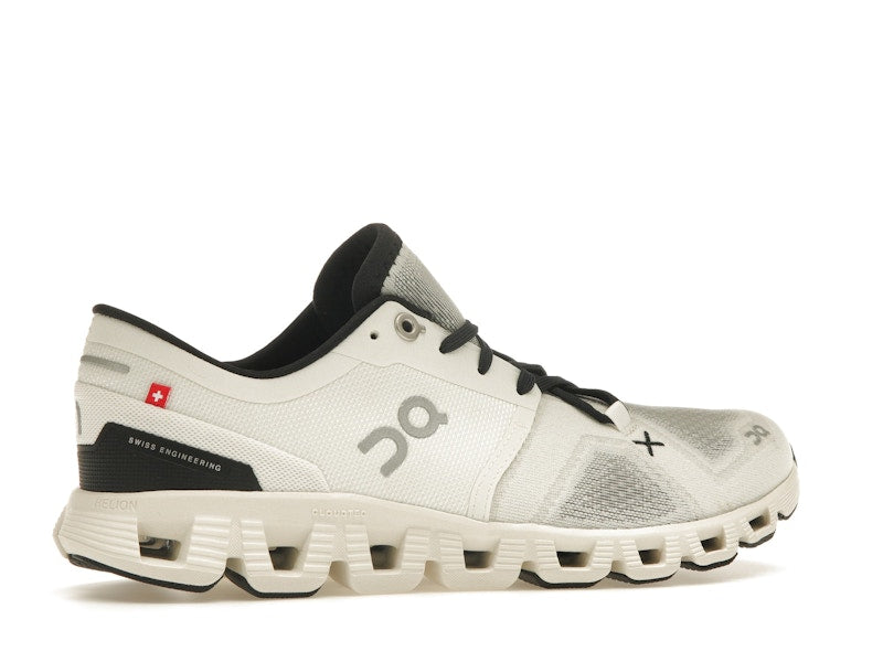 On Running Cloud X 3 White Black (Women's)